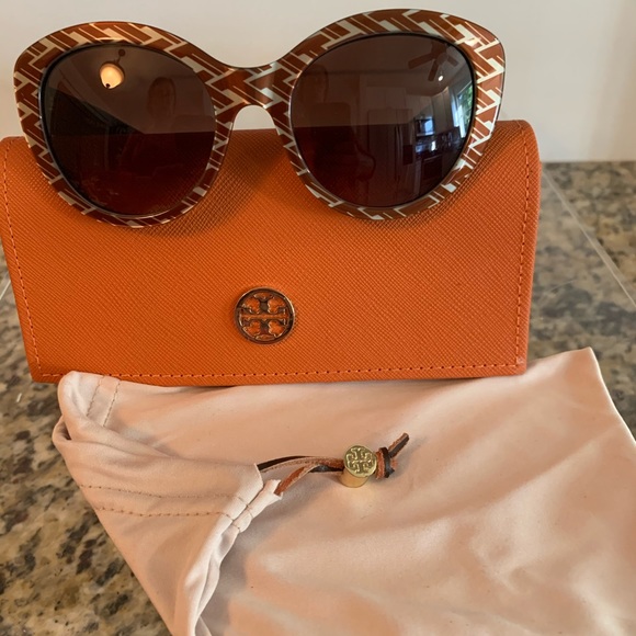 Tory Burch Accessories - TORY BURCH TY7121 Cat Eye Sunglasses with Case